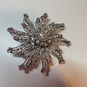 Elegant Silver starburst Floral Brooch
